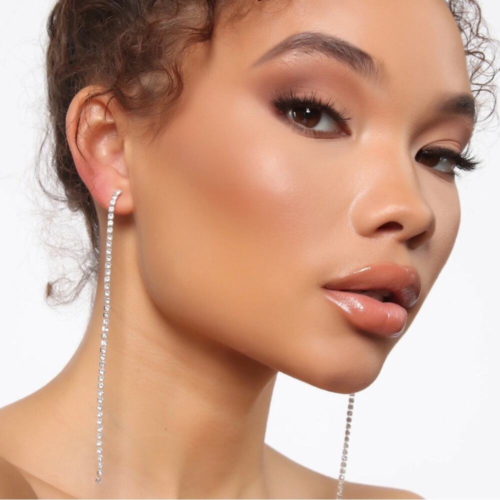FASHION NOVA Glimpse Of An Eye Silver Rhinestone Drop Earrings NWT